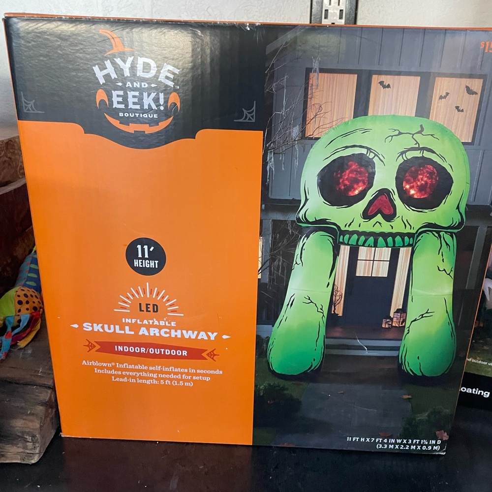 LED Inflatable Skull Archway - Green